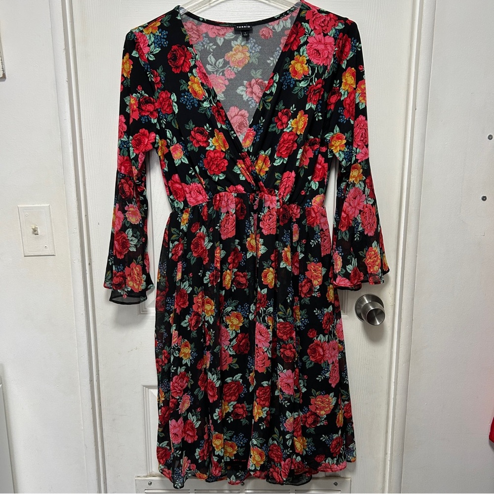 Torrid rose flared sleeve dress - Picture 5 of 5